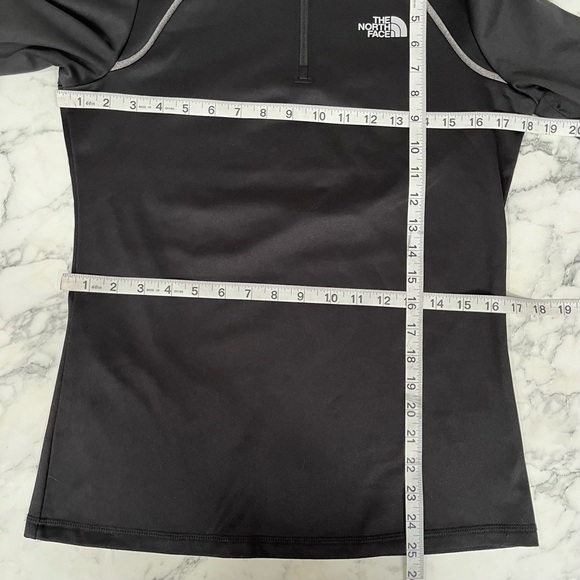 Woman’s North Face fleece lined black gray 1/4 zip pullover size small - Picture 6 of 9